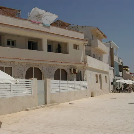 בית הארחה Plaza סנטה קרוצ'ה קמרינה